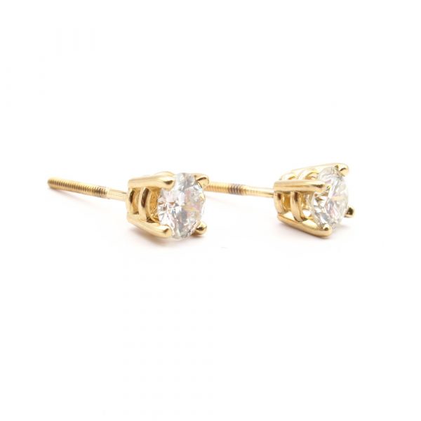 1 carat diamond stud earrings side