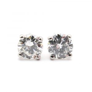 1 carat Round diamond stud earrings