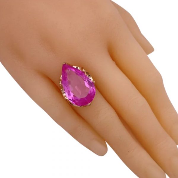 Fabulous BIG Lab Pink Sapphire Retro Ring 20.25 Carats 14K Rose Gold hand comparison